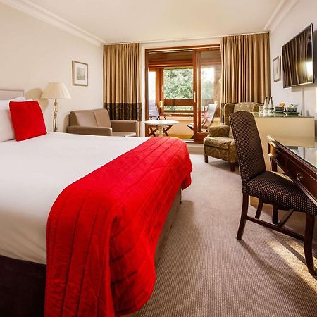 Sunday Box Hill Burford Bridge Hotel Доркинг Екстериор снимка