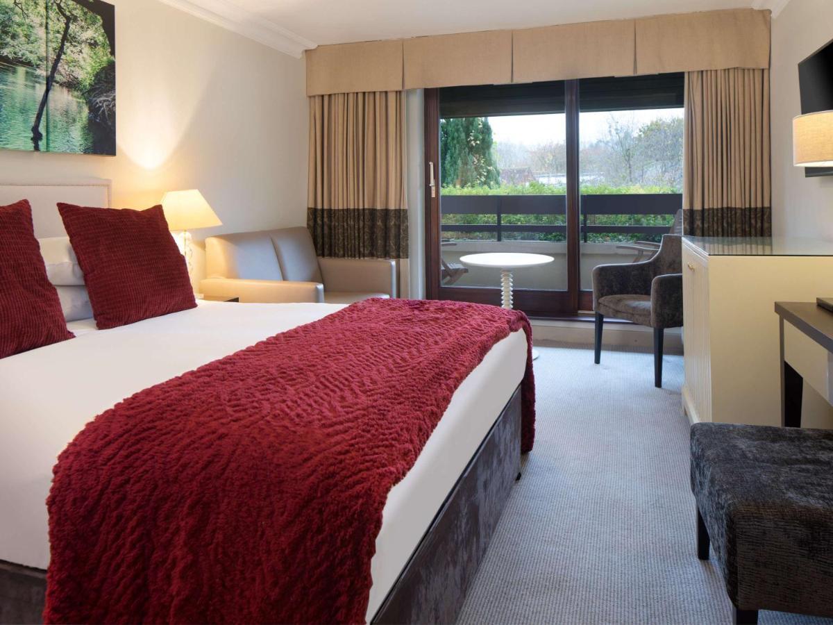 Sunday Box Hill Burford Bridge Hotel Доркинг Екстериор снимка
