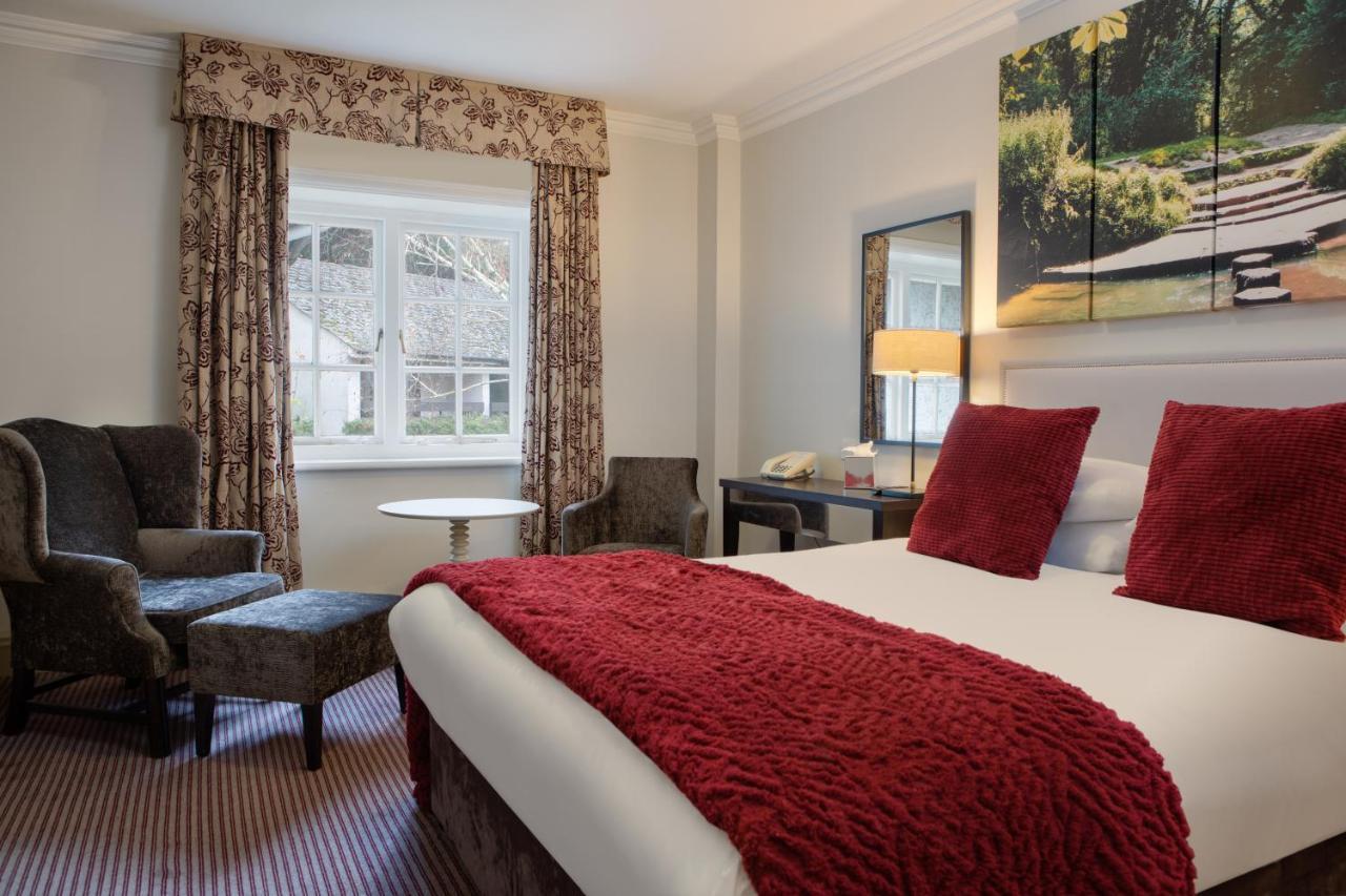 Sunday Box Hill Burford Bridge Hotel Доркинг Екстериор снимка