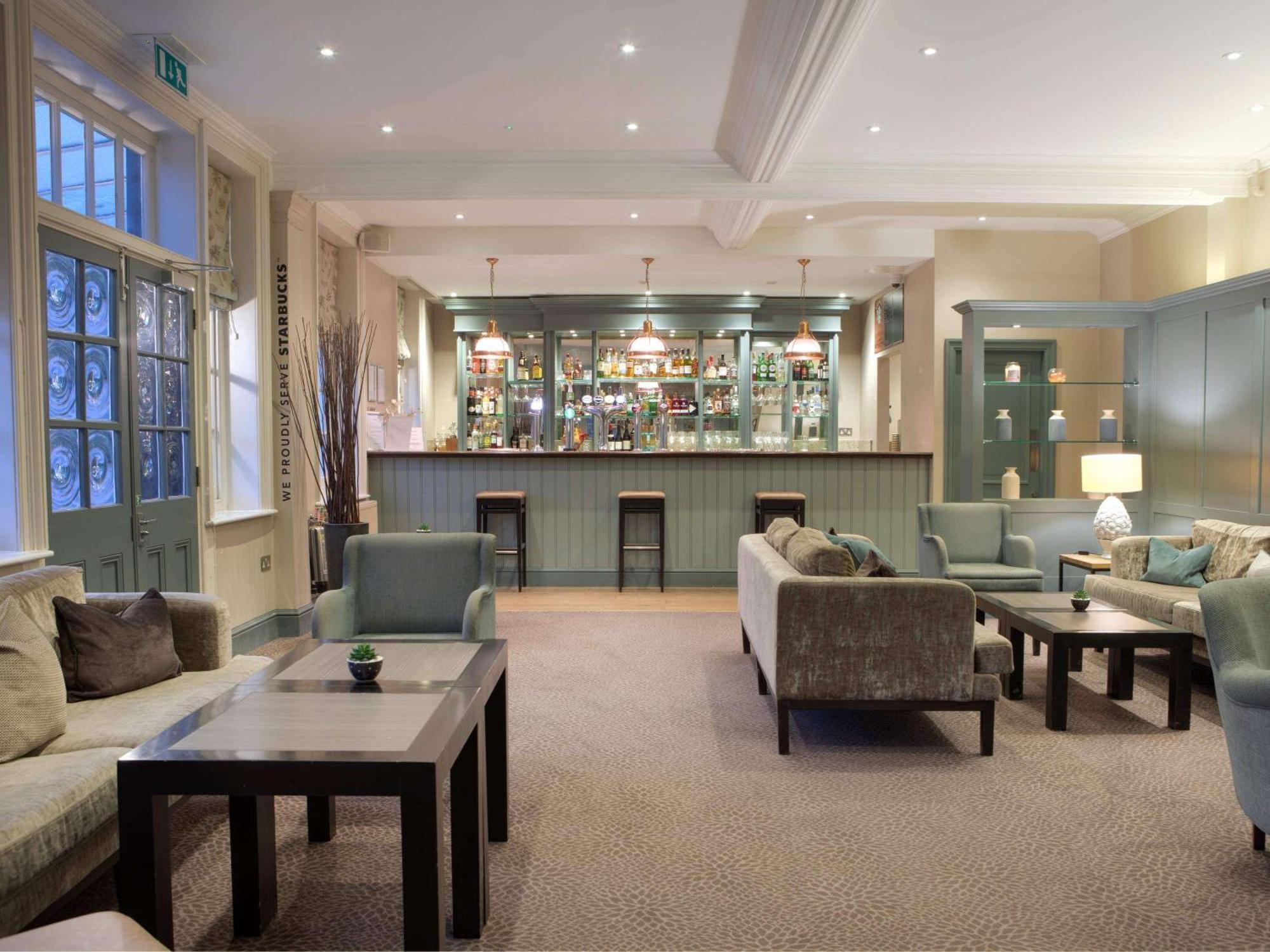 Sunday Box Hill Burford Bridge Hotel Доркинг Екстериор снимка