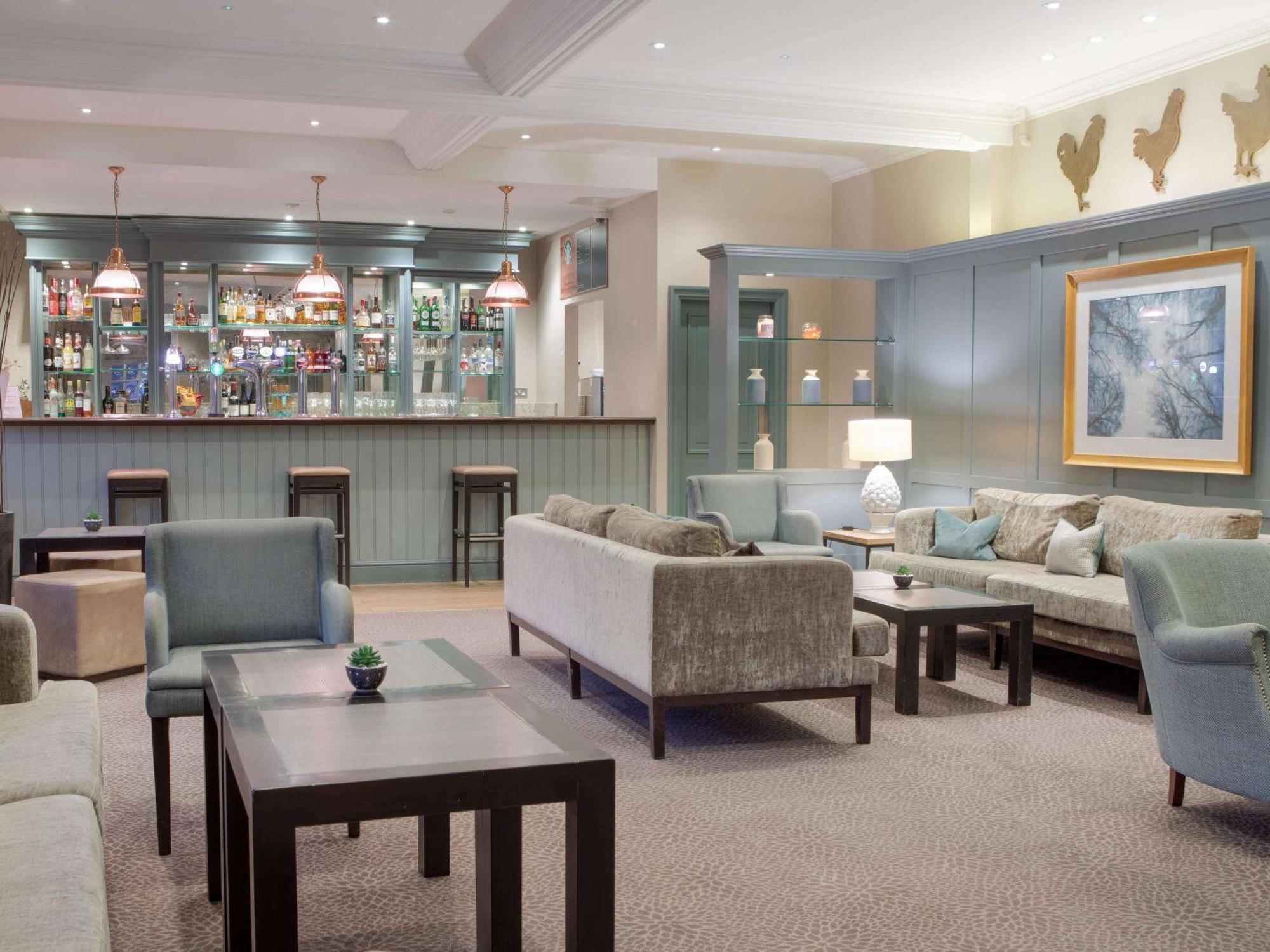 Sunday Box Hill Burford Bridge Hotel Доркинг Екстериор снимка