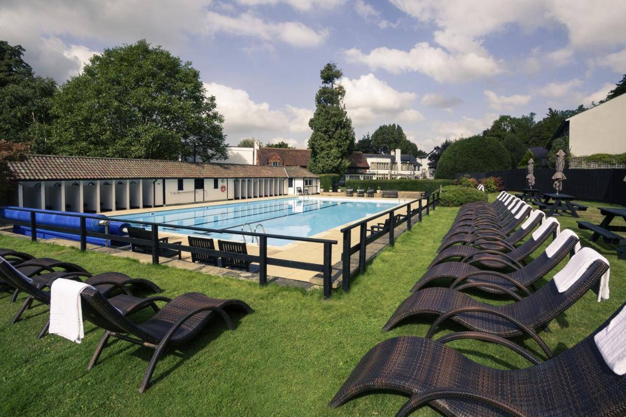 Sunday Box Hill Burford Bridge Hotel Доркинг Екстериор снимка