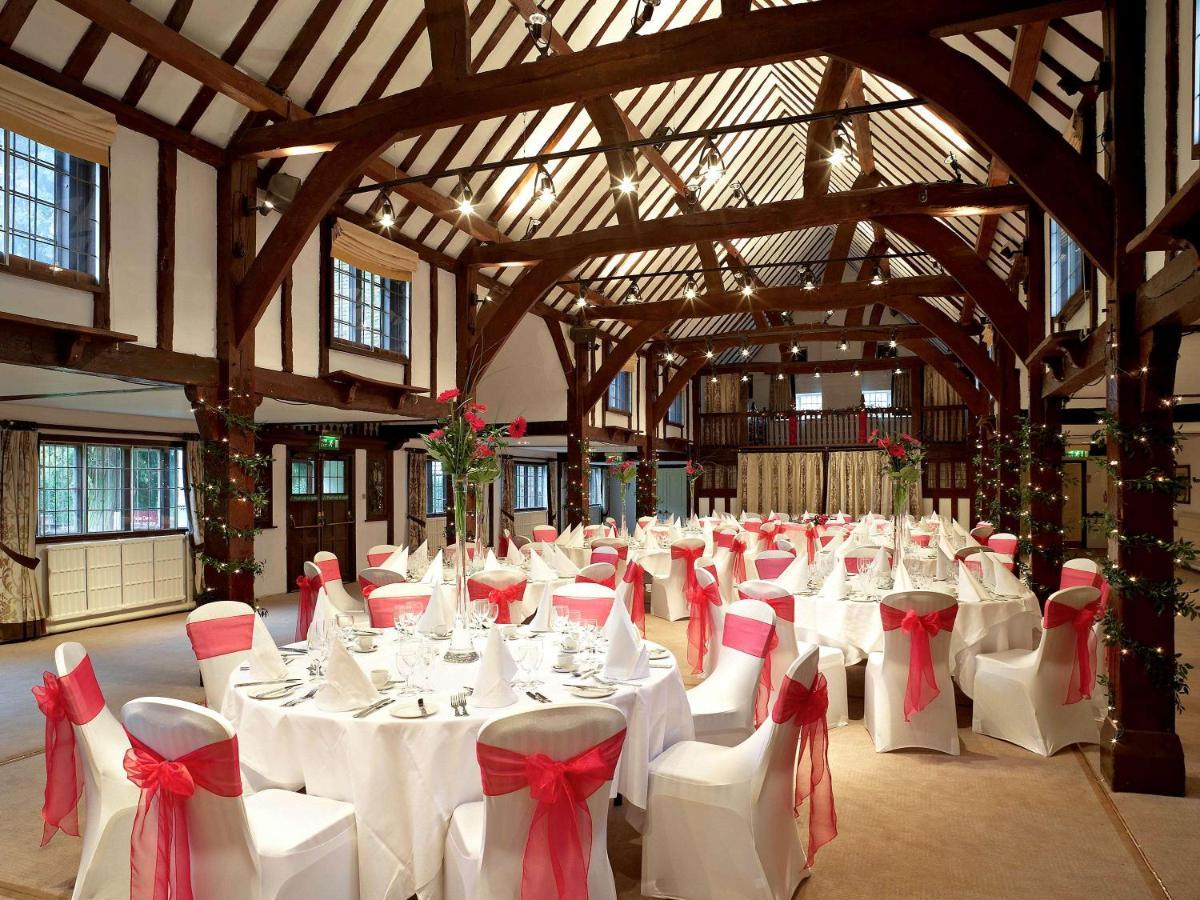 Sunday Box Hill Burford Bridge Hotel Доркинг Екстериор снимка